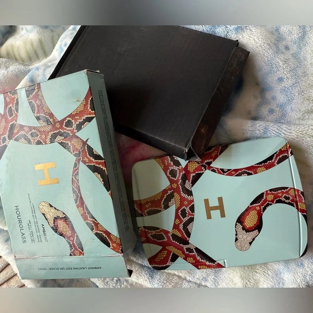 Hourglass lightening edit snake - Picture 2 of 5